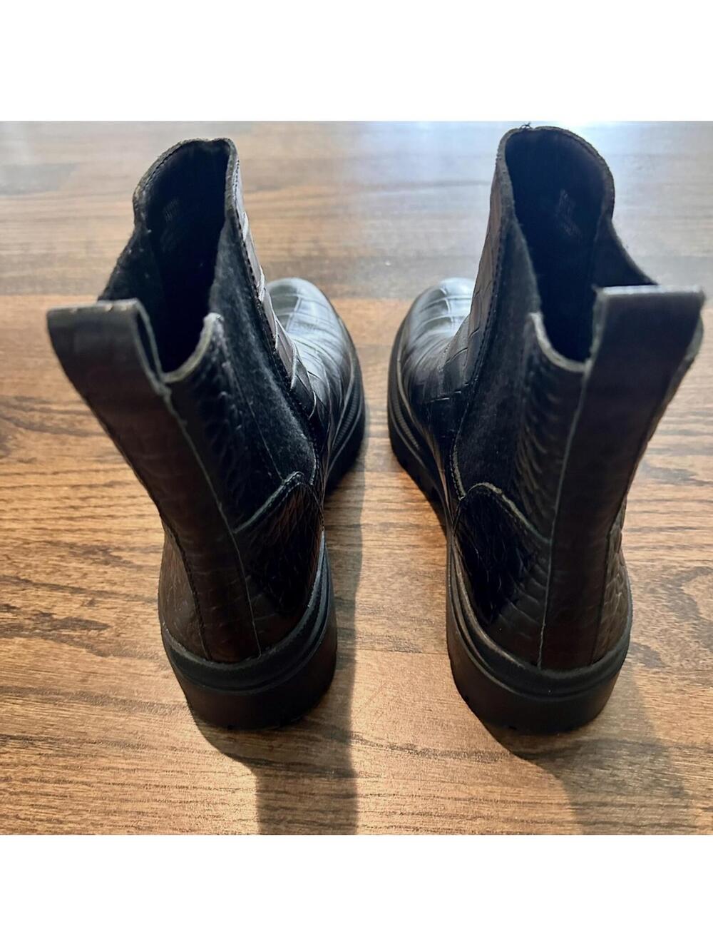 LUCKY BR Women's Black Croco Chelsea At Sides Emali Almond Boots Size 40 US 9 - Picture 6 of 7